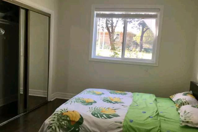 Private Rooms 5 Min Finch West Subway - York University Toronto Buitenkant foto