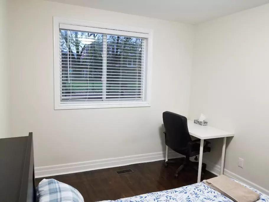 Private Rooms 5 Min Finch West Subway - York University Toronto Buitenkant foto