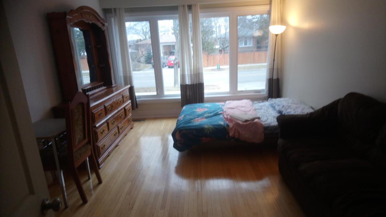 Private Rooms 5 Min Finch West Subway - York University Toronto Buitenkant foto