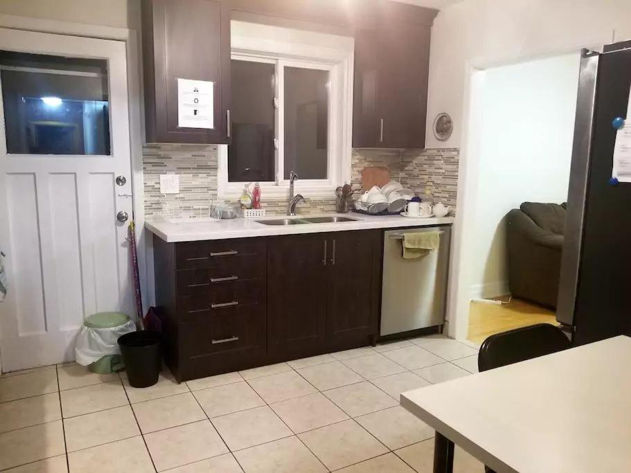 Private Rooms 5 Min Finch West Subway - York University Toronto Buitenkant foto
