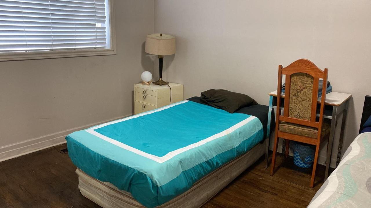 Private Rooms 5 Min Finch West Subway - York University Toronto Buitenkant foto